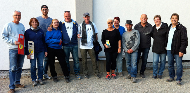 Die Bestplatzierten des Hobby-Turniers 2016 v.l.n.r.: Thomas + Christine Nording (3.), Chris Noether + Julia Severin (7.), Daniel Dalein + Bruno Cecillon (1.), Bärbel Rieger + Conny Severin (5.), Niko Ruban + Richi Rieger (2.), Gabi Grossmann + Werner Schanz (6.). Es fehlen bereits Gerd Ritz + Dieter Hörger (4.)